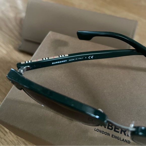 Brand new BURBERRY sunglasses org : $395 - Picture 6 of 7